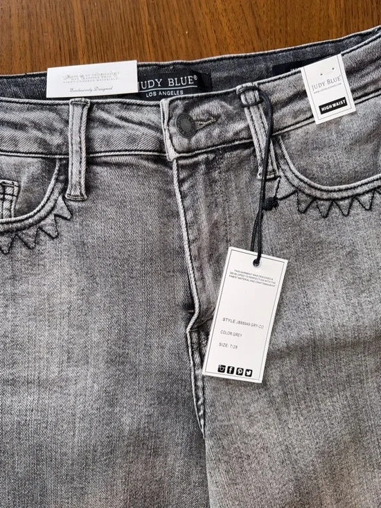 Judy Blue Gray Wide-Leg Crop Flare Jeans with Subtle ombré Fade - Picture 2 of 15